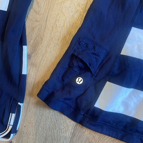 LULULEMON Run: Switch Back 1/2 zip top sz 6 Wide Bold Stripe White Deep Indigo - Picture 6 of 7